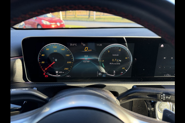 Mercedes-Benz A-Klasse 180 Business Solution Automaat / AMG styling / 18"LM / LED / Navi / Camera