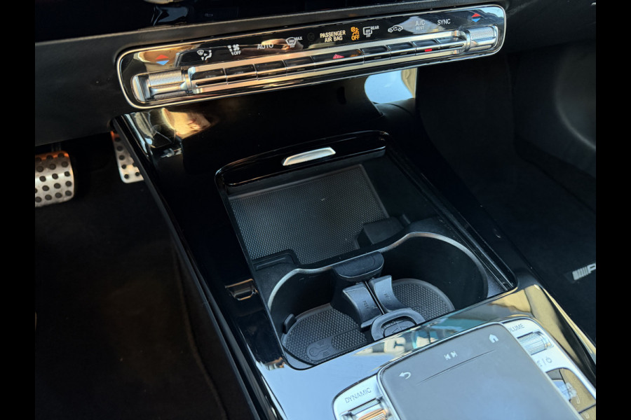 Mercedes-Benz A-Klasse 180 Business Solution Automaat / AMG styling / 18"LM / LED / Navi / Camera