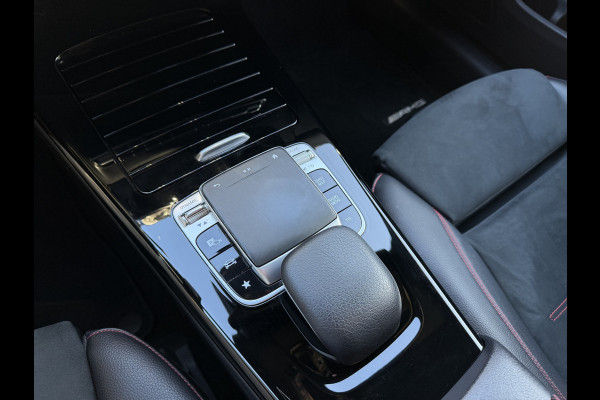Mercedes-Benz A-Klasse 180 Business Solution Automaat / AMG styling / 18"LM / LED / Navi / Camera