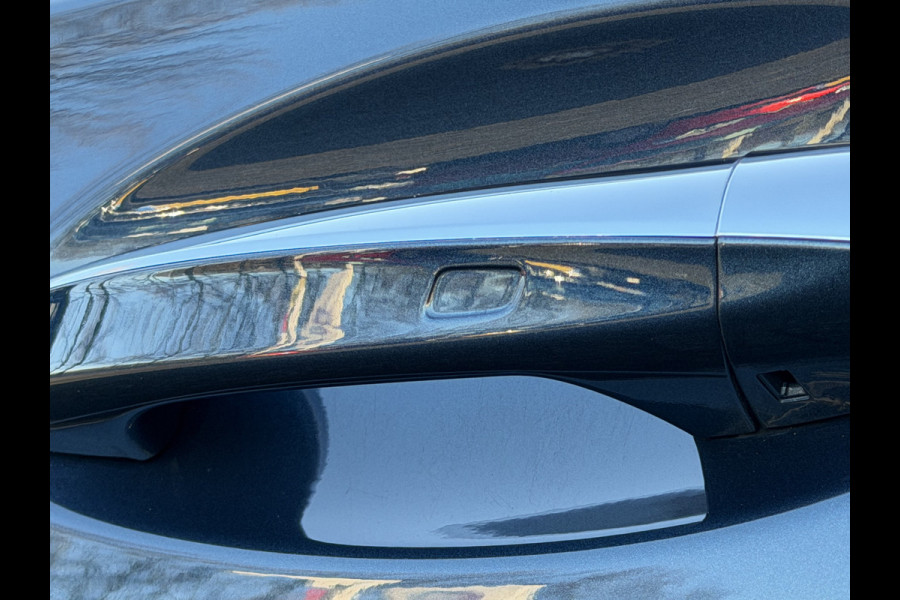 Mercedes-Benz A-Klasse 180 Business Solution Automaat / AMG styling / 18"LM / LED / Navi / Camera