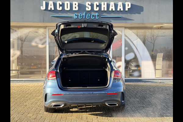 Mercedes-Benz A-Klasse 180 Business Solution Automaat / AMG styling / 18"LM / LED / Navi / Camera