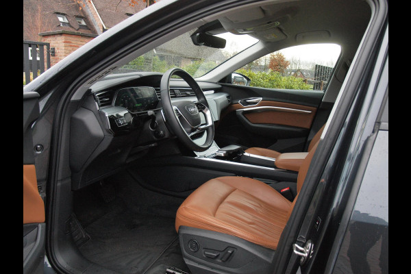 Audi e-tron 55 quattro Business edition 95 kWh | 21 Inch | Camera | Apple Carplay | Sfeerverlichting | Stoelmemory |