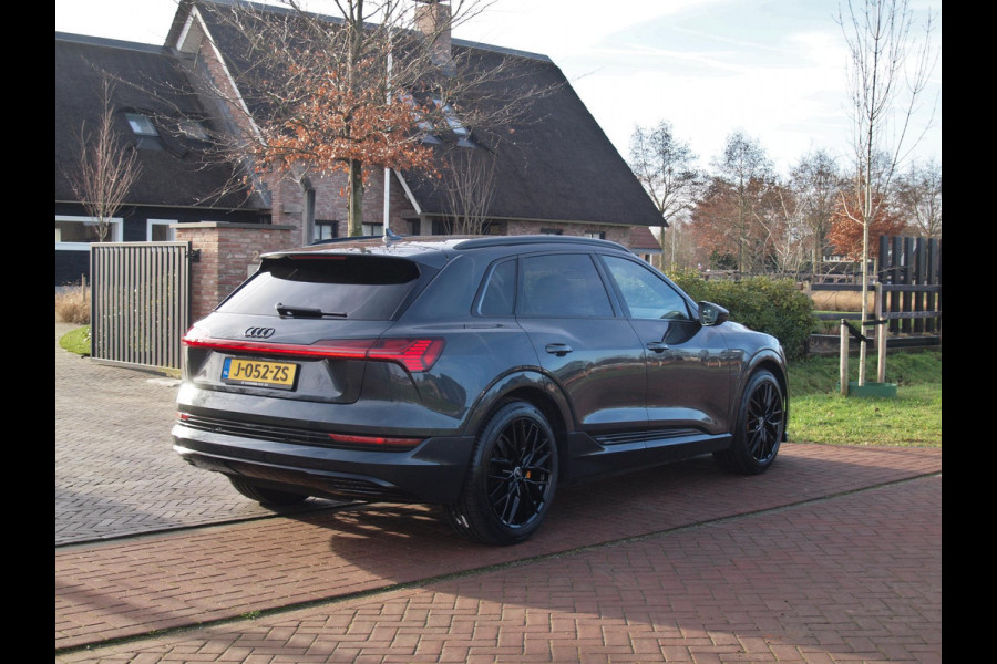 Audi e-tron 55 quattro Business edition 95 kWh | 21 Inch | Camera | Apple Carplay | Sfeerverlichting | Stoelmemory |