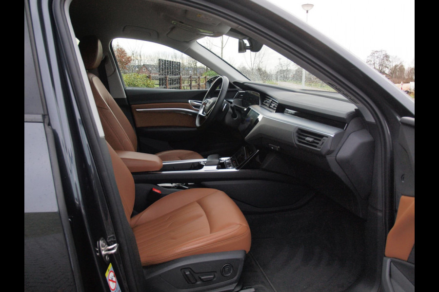 Audi e-tron 55 quattro Business edition 95 kWh | 21 Inch | Camera | Apple Carplay | Sfeerverlichting | Stoelmemory |