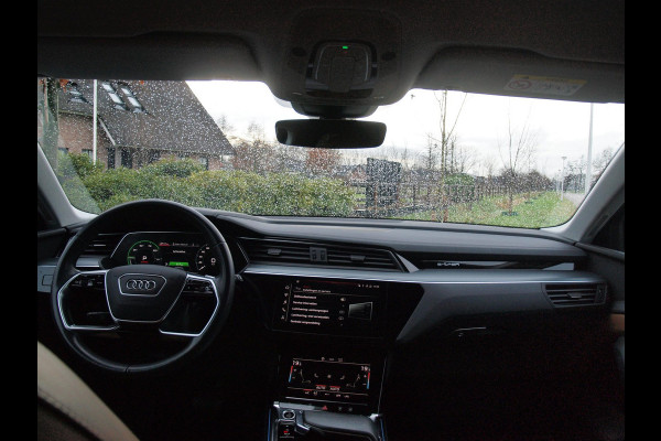 Audi e-tron 55 quattro Business edition 95 kWh | 21 Inch | Camera | Apple Carplay | Sfeerverlichting | Stoelmemory |