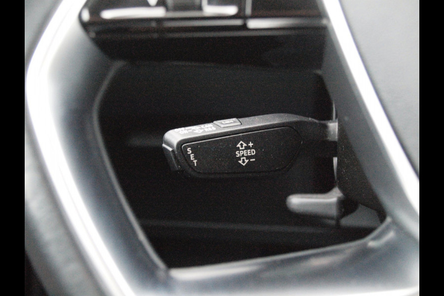 Audi e-tron 55 quattro Business edition 95 kWh | 21 Inch | Camera | Apple Carplay | Sfeerverlichting | Stoelmemory |