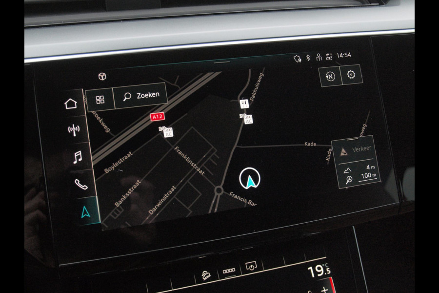 Audi e-tron 55 quattro Business edition 95 kWh | 21 Inch | Camera | Apple Carplay | Sfeerverlichting | Stoelmemory |