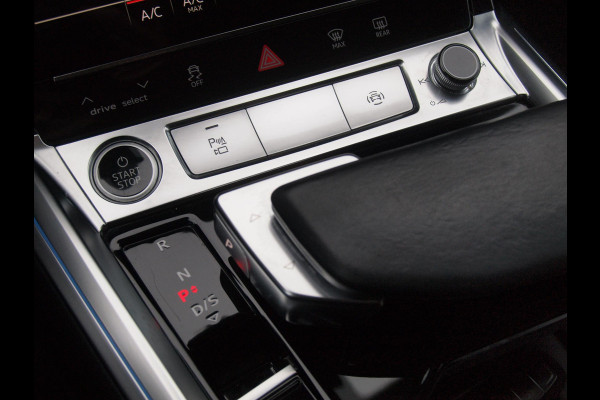 Audi e-tron 55 quattro Business edition 95 kWh | 21 Inch | Camera | Apple Carplay | Sfeerverlichting | Stoelmemory |