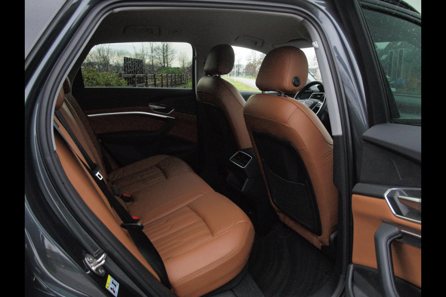 Audi e-tron 55 quattro Business edition 95 kWh | 21 Inch | Camera | Apple Carplay | Sfeerverlichting | Stoelmemory |