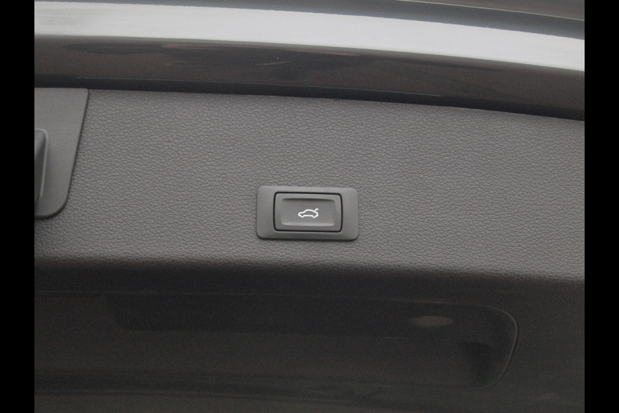 Audi e-tron 55 quattro Business edition 95 kWh | 21 Inch | Camera | Apple Carplay | Sfeerverlichting | Stoelmemory |