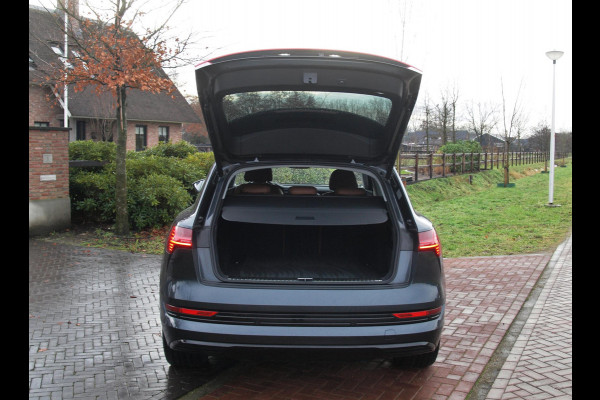 Audi e-tron 55 quattro Business edition 95 kWh | 21 Inch | Camera | Apple Carplay | Sfeerverlichting | Stoelmemory |