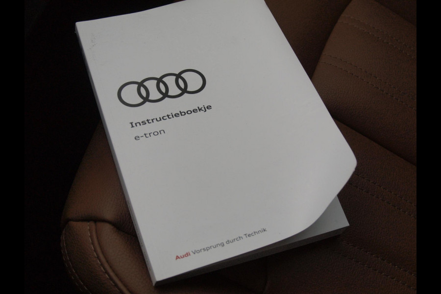 Audi e-tron 55 quattro Business edition 95 kWh | 21 Inch | Camera | Apple Carplay | Sfeerverlichting | Stoelmemory |