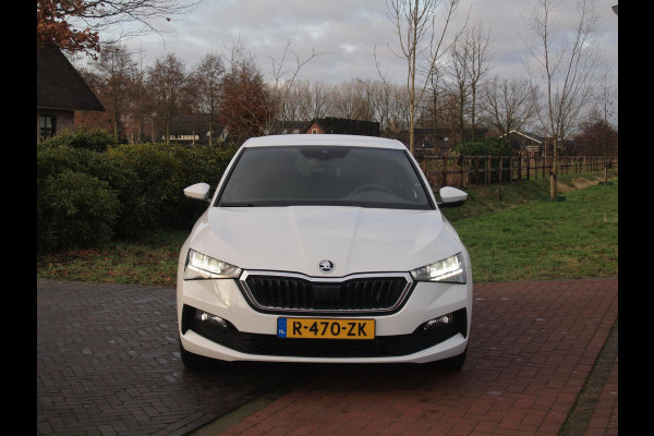 Škoda SCALA 1.0 TSI Sport Business | Apple Carplay | Trekhaak | Parkeensensoren | Sportstoelen | NL-Auto |