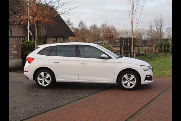 Škoda SCALA 1.0 TSI Sport Business | Apple Carplay | Trekhaak | Parkeensensoren | Sportstoelen | NL-Auto |