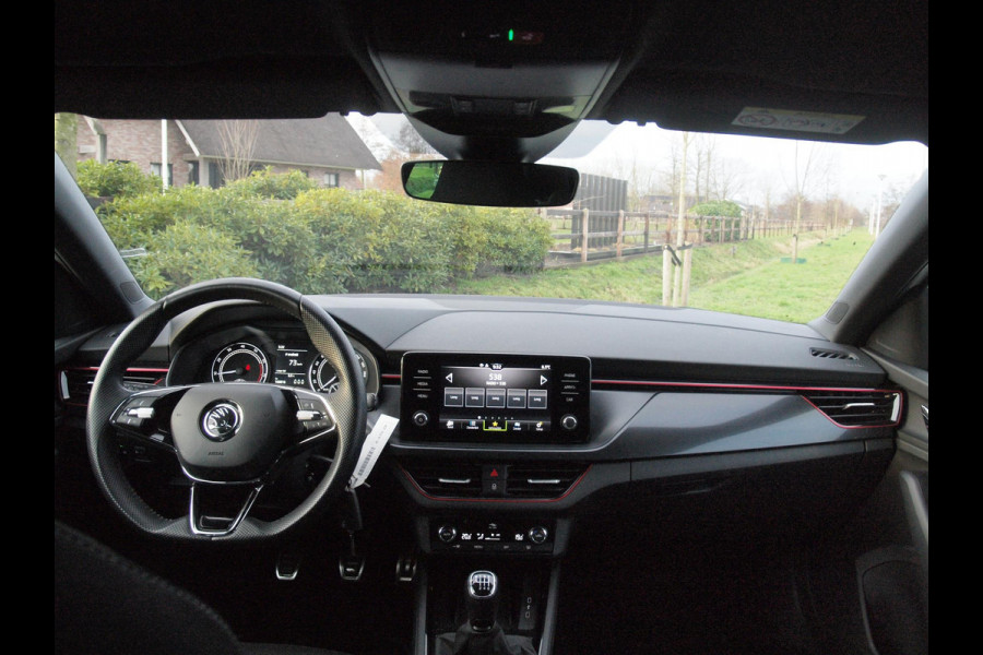 Škoda SCALA 1.0 TSI Sport Business | Apple Carplay | Trekhaak | Parkeensensoren | Sportstoelen | NL-Auto |