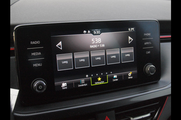 Škoda SCALA 1.0 TSI Sport Business | Apple Carplay | Trekhaak | Parkeensensoren | Sportstoelen | NL-Auto |
