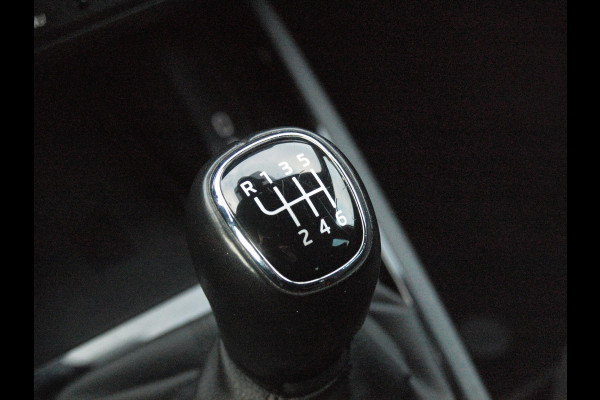 Škoda SCALA 1.0 TSI Sport Business | Apple Carplay | Trekhaak | Parkeensensoren | Sportstoelen | NL-Auto |