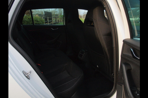 Škoda SCALA 1.0 TSI Sport Business | Apple Carplay | Trekhaak | Parkeensensoren | Sportstoelen | NL-Auto |