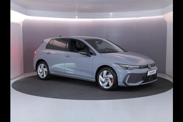 Volkswagen Golf 1.5 eHybrid GTE 272 pk Automaat (DSG) | Verlengde garantie | Navigatie | Trekhaak (wegklapbaar) | Parkeersensoren | Ropndomzicht camera | Stoelverwarming |