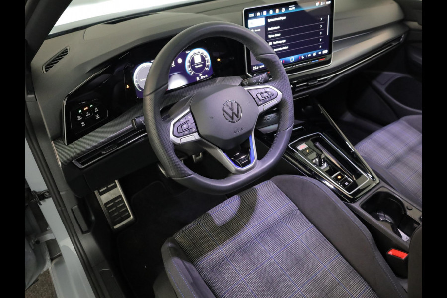 Volkswagen Golf 1.5 eHybrid GTE 272 pk Automaat (DSG) | Verlengde garantie | Navigatie | Trekhaak (wegklapbaar) | Parkeersensoren | Ropndomzicht camera | Stoelverwarming |