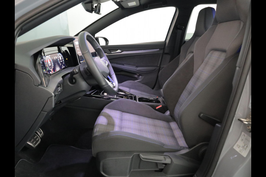 Volkswagen Golf 1.5 eHybrid GTE 272 pk Automaat (DSG) | Verlengde garantie | Navigatie | Trekhaak (wegklapbaar) | Parkeersensoren | Ropndomzicht camera | Stoelverwarming |