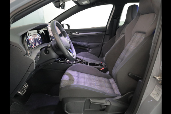 Volkswagen Golf 1.5 eHybrid GTE 272 pk Automaat (DSG) | Verlengde garantie | Navigatie | Trekhaak (wegklapbaar) | Parkeersensoren | Ropndomzicht camera | Stoelverwarming |