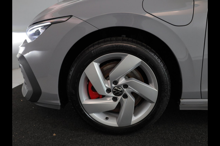 Volkswagen Golf 1.5 eHybrid GTE 272 pk Automaat (DSG) | Verlengde garantie | Navigatie | Trekhaak (wegklapbaar) | Parkeersensoren | Ropndomzicht camera | Stoelverwarming |