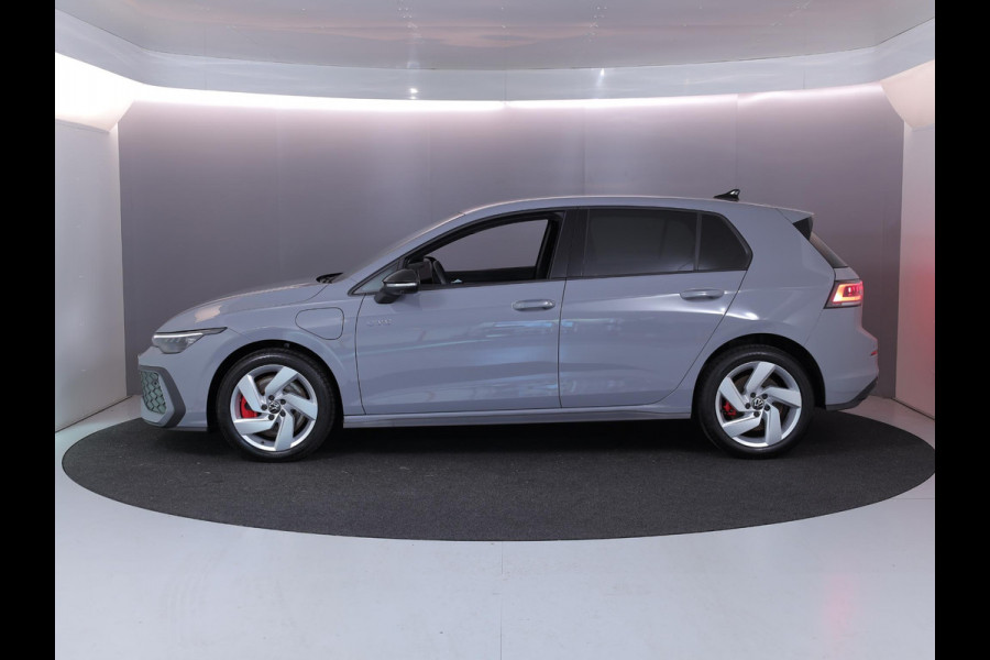 Volkswagen Golf 1.5 eHybrid GTE 272 pk Automaat (DSG) | Verlengde garantie | Navigatie | Trekhaak (wegklapbaar) | Parkeersensoren | Ropndomzicht camera | Stoelverwarming |