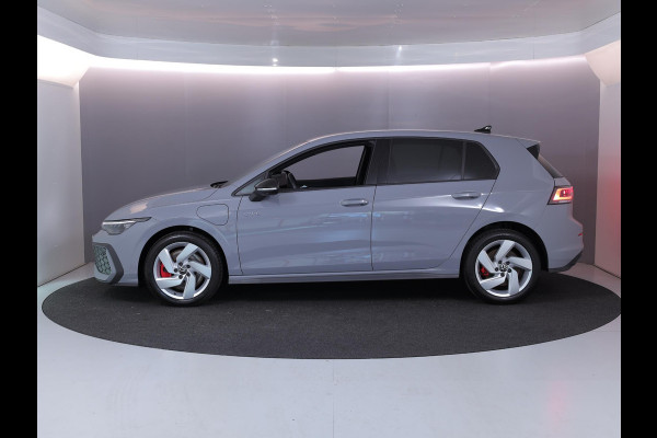 Volkswagen Golf 1.5 eHybrid GTE 272 pk Automaat (DSG) | Verlengde garantie | Navigatie | Trekhaak (wegklapbaar) | Parkeersensoren | Ropndomzicht camera | Stoelverwarming |