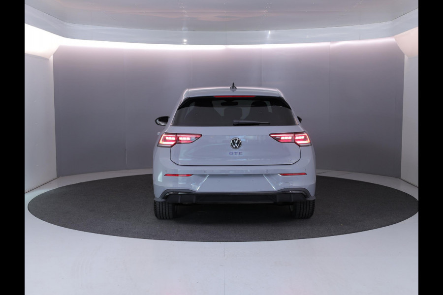 Volkswagen Golf 1.5 eHybrid GTE 272 pk Automaat (DSG) | Verlengde garantie | Navigatie | Trekhaak (wegklapbaar) | Parkeersensoren | Ropndomzicht camera | Stoelverwarming |
