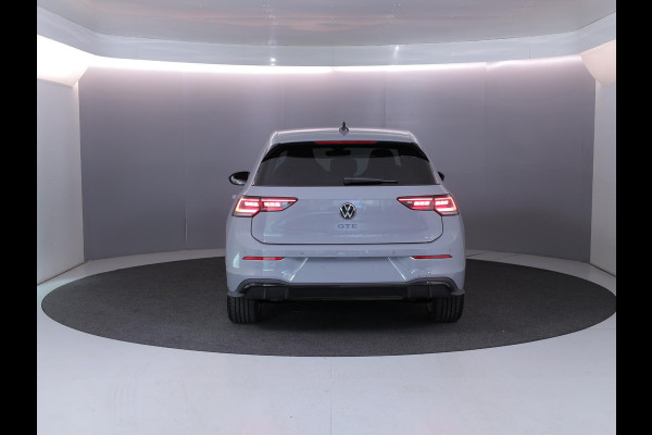Volkswagen Golf 1.5 eHybrid GTE 272 pk Automaat (DSG) | Verlengde garantie | Navigatie | Trekhaak (wegklapbaar) | Parkeersensoren | Ropndomzicht camera | Stoelverwarming |