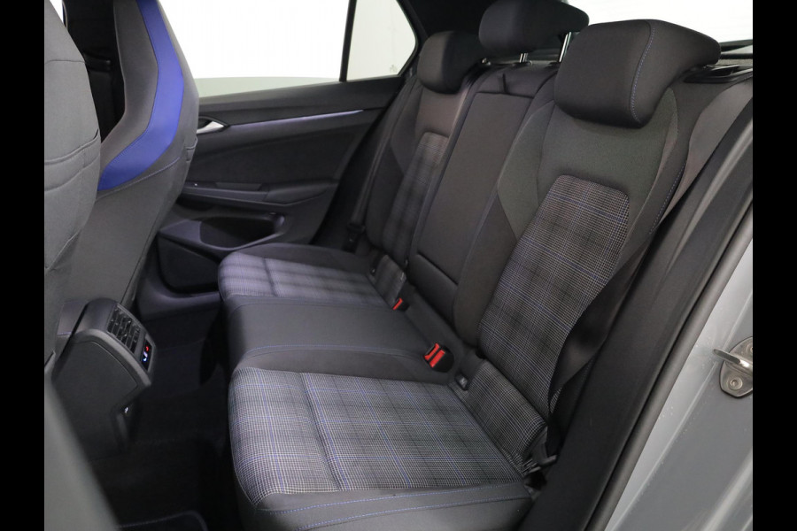 Volkswagen Golf 1.5 eHybrid GTE 272 pk Automaat (DSG) | Verlengde garantie | Navigatie | Trekhaak (wegklapbaar) | Parkeersensoren | Ropndomzicht camera | Stoelverwarming |