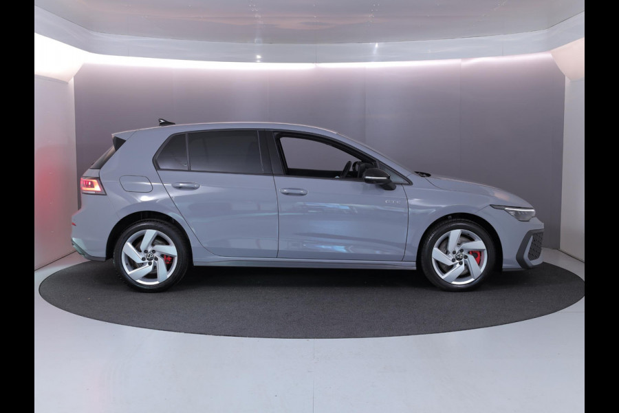 Volkswagen Golf 1.5 eHybrid GTE 272 pk Automaat (DSG) | Verlengde garantie | Navigatie | Trekhaak (wegklapbaar) | Parkeersensoren | Ropndomzicht camera | Stoelverwarming |