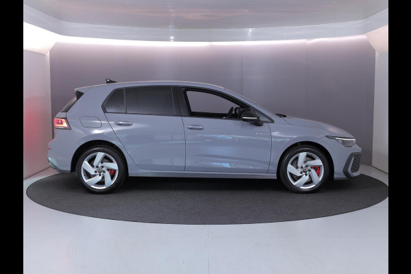 Volkswagen Golf 1.5 eHybrid GTE 272 pk Automaat (DSG) | Verlengde garantie | Navigatie | Trekhaak (wegklapbaar) | Parkeersensoren | Ropndomzicht camera | Stoelverwarming |
