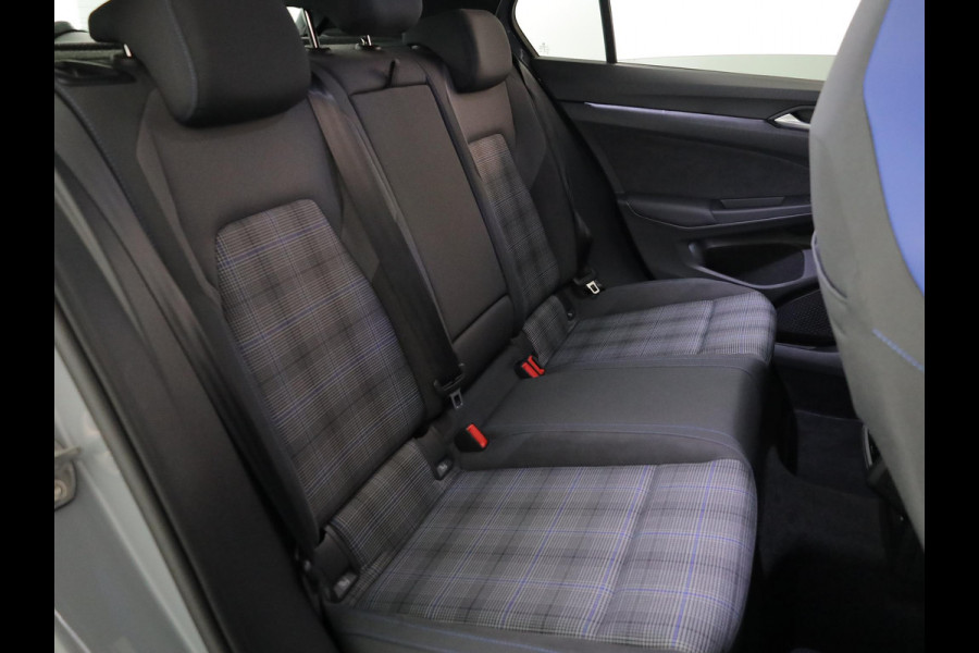 Volkswagen Golf 1.5 eHybrid GTE 272 pk Automaat (DSG) | Verlengde garantie | Navigatie | Trekhaak (wegklapbaar) | Parkeersensoren | Ropndomzicht camera | Stoelverwarming |
