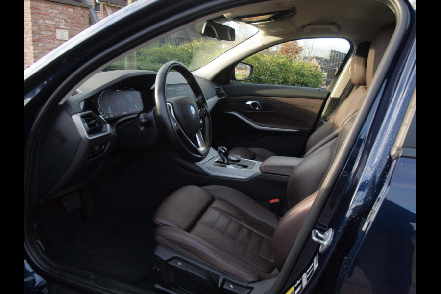BMW 3-serie 320e Business Edition Plus | Plug-in Hybride | 19 Inch zwarte velgen | Sportstoelen | Leer | NL-Auto |