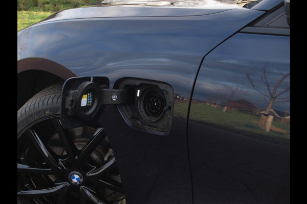 BMW 3-serie 320e Business Edition Plus | Plug-in Hybride | 19 Inch zwarte velgen | Sportstoelen | Leer | NL-Auto |
