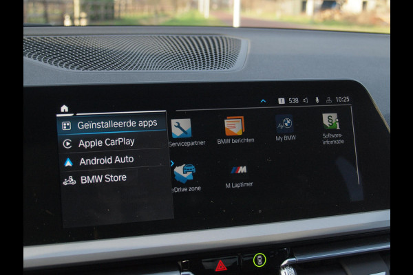 BMW 3-serie 320e Business Edition Plus | Plug-in Hybride | 19 Inch zwarte velgen | Sportstoelen | Leer | NL-Auto |