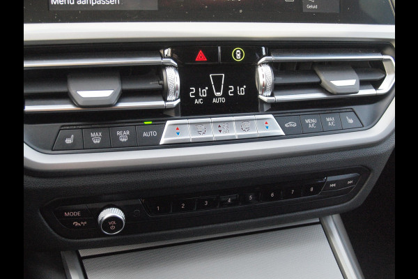 BMW 3-serie 320e Business Edition Plus | Plug-in Hybride | 19 Inch zwarte velgen | Sportstoelen | Leer | NL-Auto |