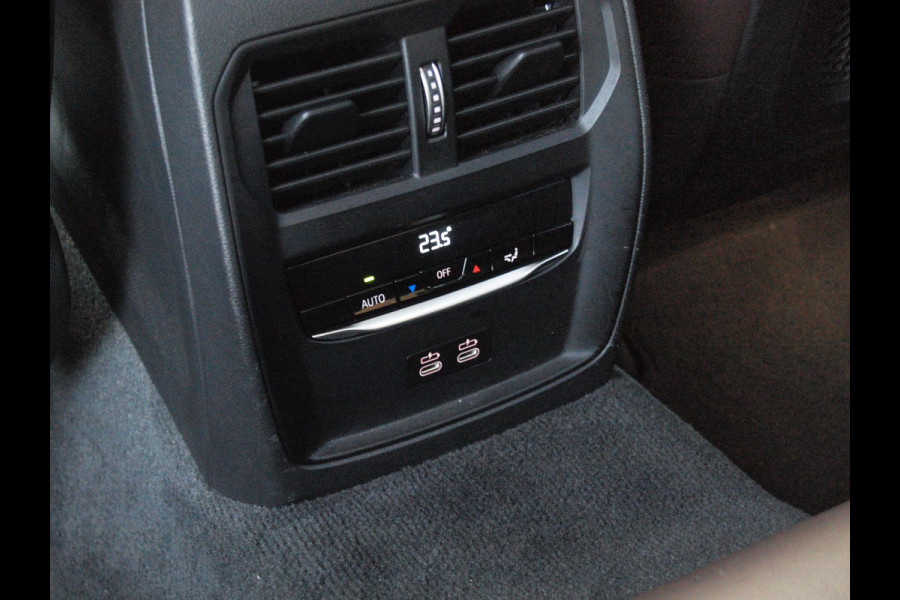 BMW 3-serie 320e Business Edition Plus | Plug-in Hybride | 19 Inch zwarte velgen | Sportstoelen | Leer | NL-Auto |