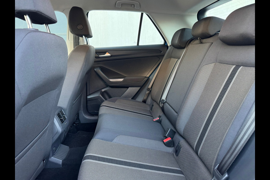 Volkswagen T-Roc 1.0 TSI Style * Navigatie * Led * Stoelverwarming * Adaptieve Cruise Control *