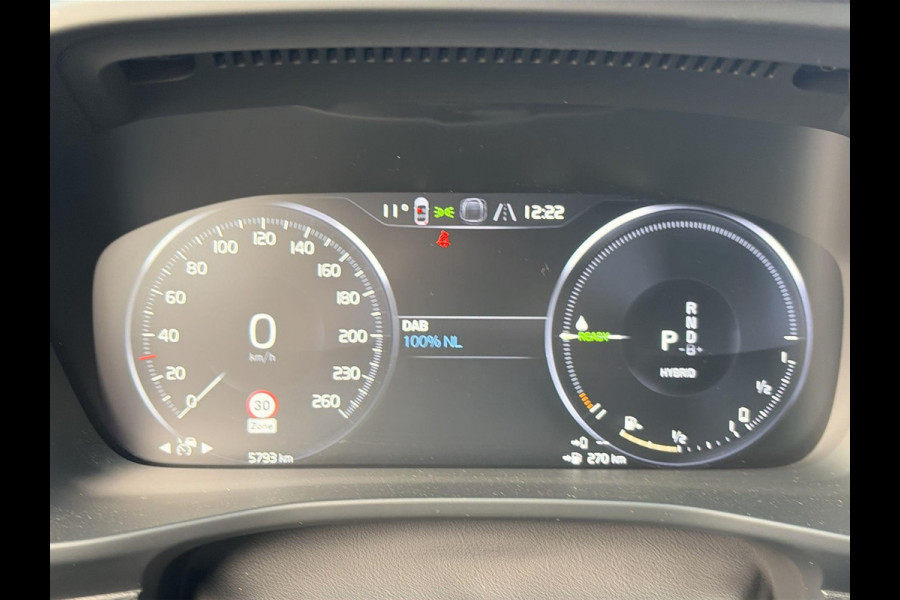 Volvo XC40 1.5 T4 Plug-in hybrid Plus Dark SOH 98% | Lage km stand | HK audio | 360° Camera | Trekhaak | Pilot- Park Assist