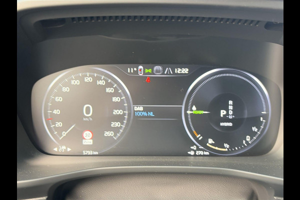 Volvo XC40 1.5 T4 Plug-in hybrid Plus Dark SOH 98% | Lage km stand | HK audio | 360° Camera | Trekhaak | Pilot- Park Assist