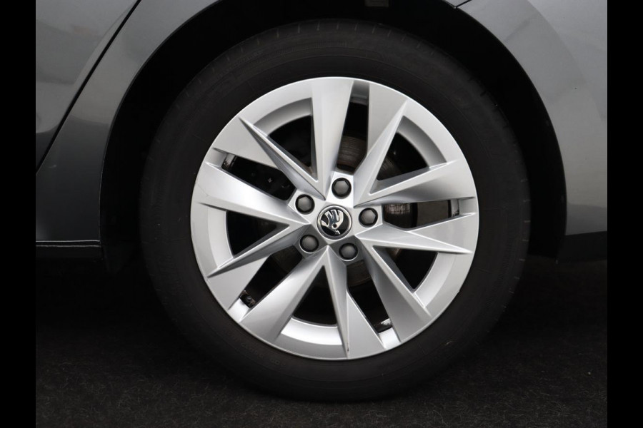 Škoda Octavia 1.0 TSI Business Edition Plus | Stoelverwarming | Adaptive cruise | Trekhaak | Carplay | Sfeerverlichting | Navigatie | Keyless | Full LED | Parkeerhulp | Climate control