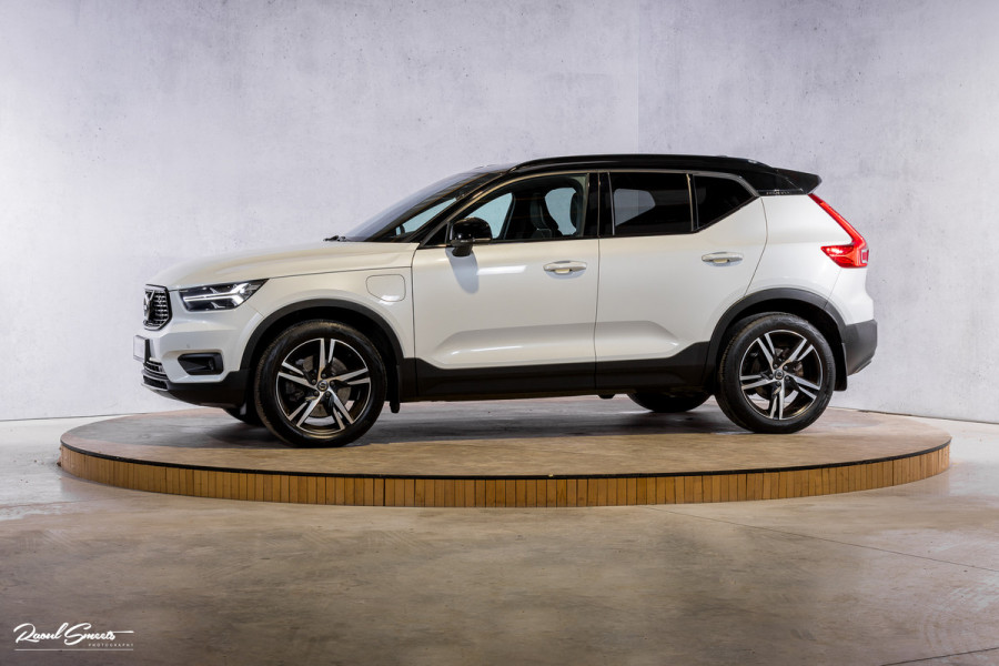 Volvo XC40 1.5 T5 Recharge R-Design | Zwenkbare trekhaak | Adaptieve cruise | Blis | Metallic |