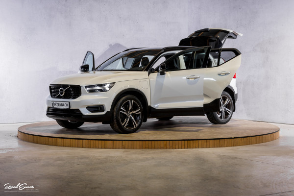 Volvo XC40 1.5 T5 Recharge R-Design | Zwenkbare trekhaak | Adaptieve cruise | Blis | Metallic |