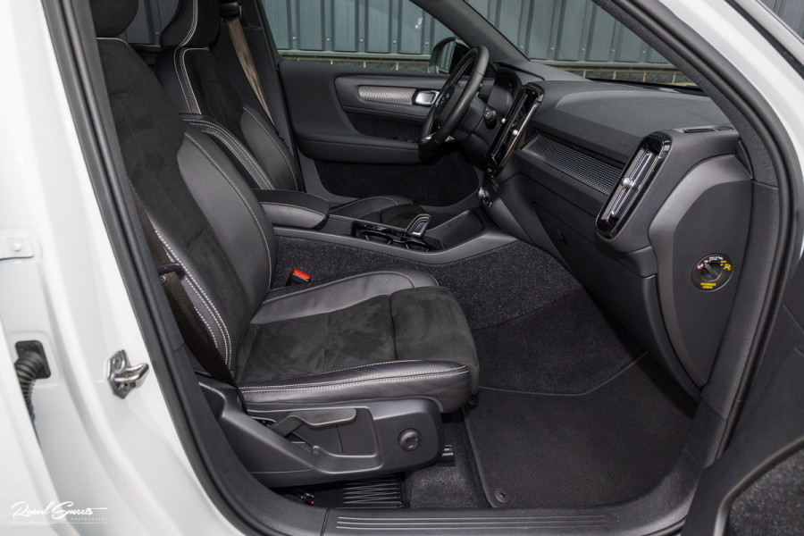 Volvo XC40 1.5 T5 Recharge R-Design | Zwenkbare trekhaak | Adaptieve cruise | Blis | Metallic |