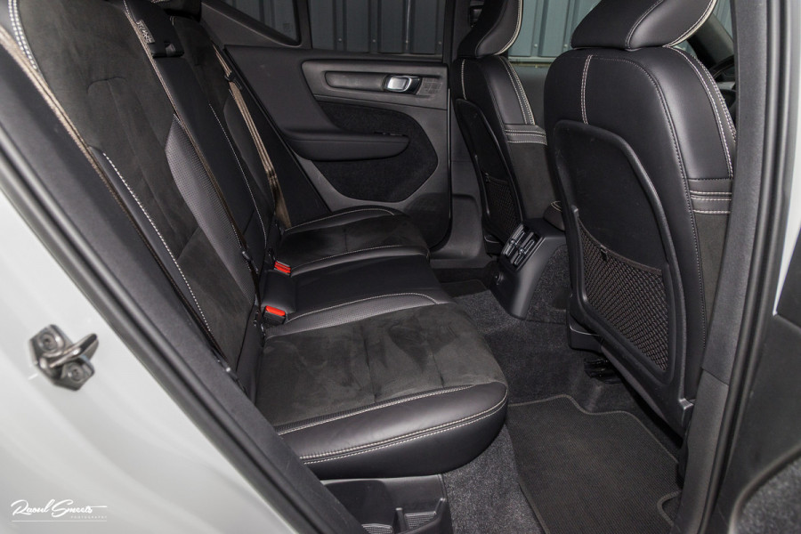 Volvo XC40 1.5 T5 Recharge R-Design | Zwenkbare trekhaak | Adaptieve cruise | Blis | Metallic |