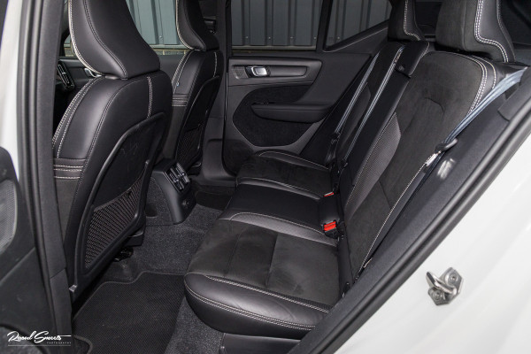 Volvo XC40 1.5 T5 Recharge R-Design | Zwenkbare trekhaak | Adaptieve cruise | Blis | Metallic |