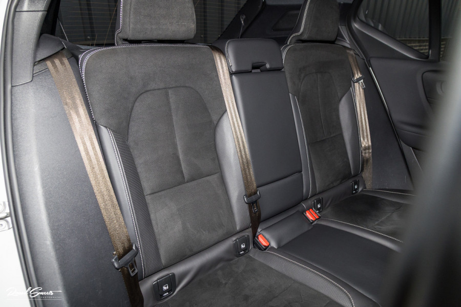 Volvo XC40 1.5 T5 Recharge R-Design | Zwenkbare trekhaak | Adaptieve cruise | Blis | Metallic |